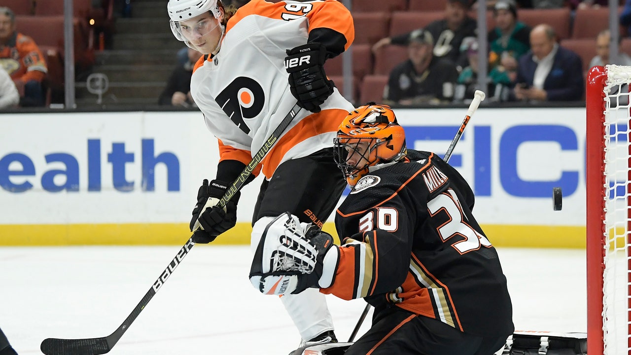 Flyers beat Ducks to snap 3-game losing streak